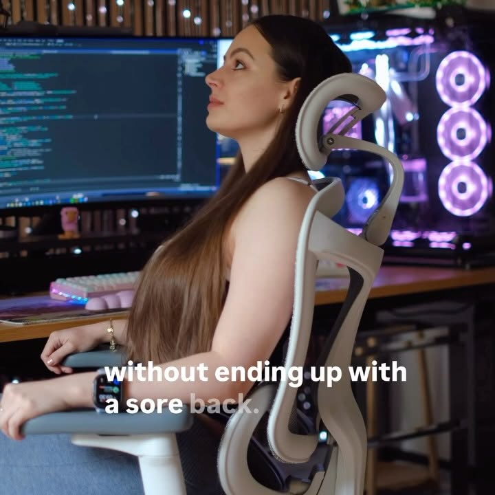 Instagram post by an influencer for SIHOO. Caption reads: [...] the comfort you get with Sihoo chairs 🥰....