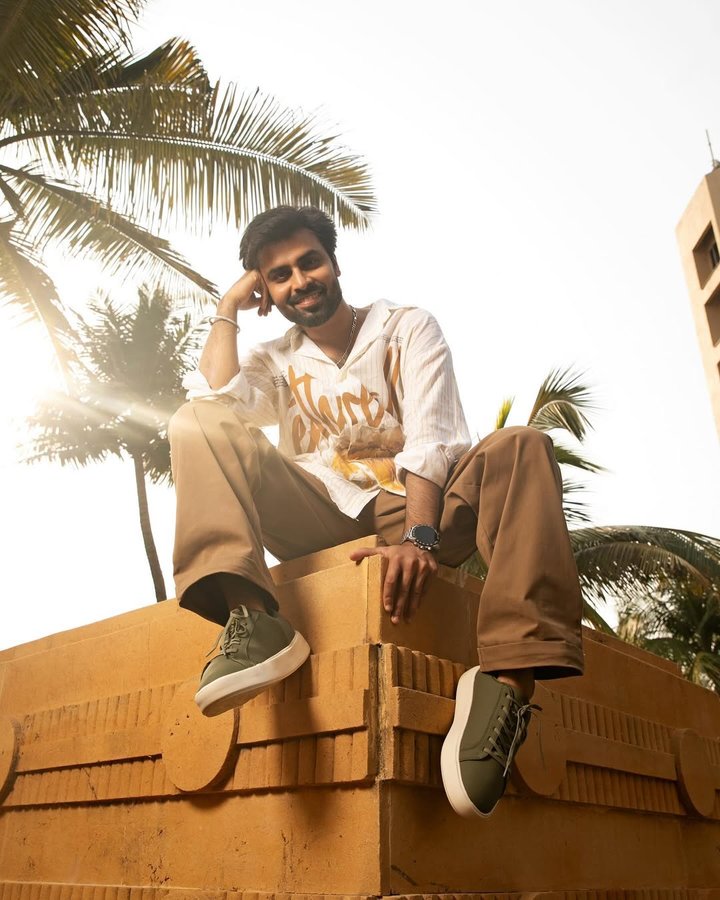 Instagram post by @jitendrak1 for Fugazee. Caption reads: [...] @akshayphotoartist
Outfit @esthreall X....