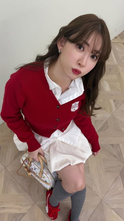 Instagram post by @nyanchan22 for Her lip to. Caption reads: BE MINE❤️🪽

REDのニットカーデで
3コーデ組んでみました👀.