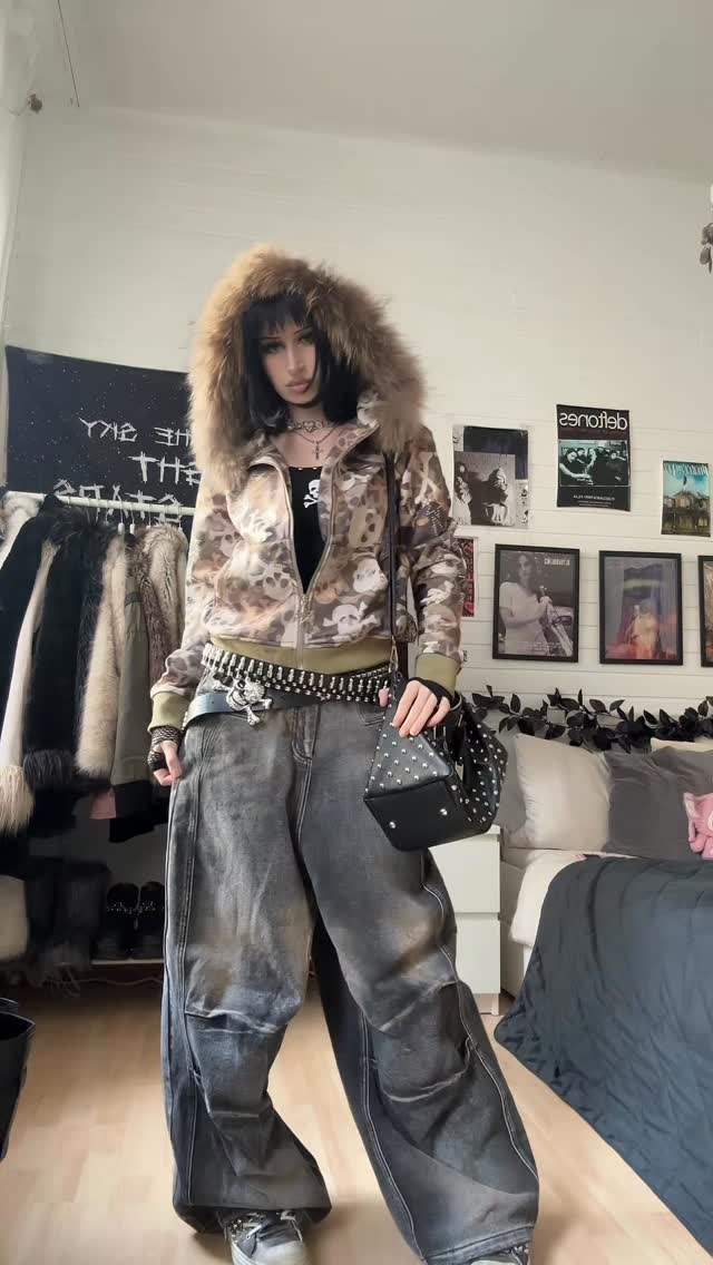 Instagram post by @evameganosova for Thesupermade. Caption reads: @thesupermade code: EVA15 | advertisement [...].