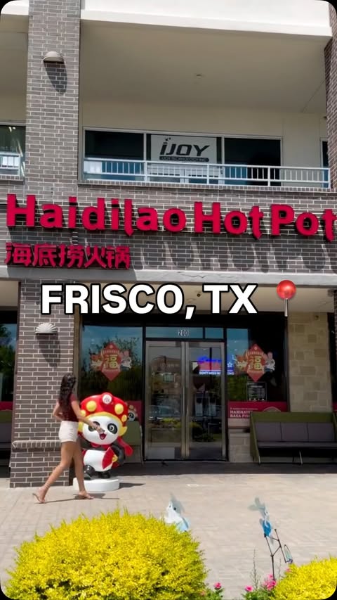 Instagram post by @eatingwithcatxx for Haidilao US. Caption reads: ✨HAIDILAO HOTPOT ✨ A lunch/dinner + an EXPERIENCE?....