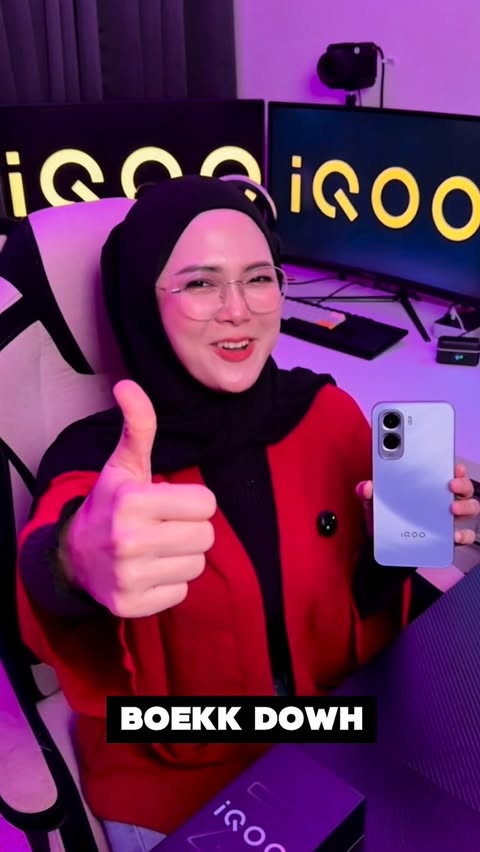 Instagram post by @missrose_gaming for iQOO. Caption reads: [...] DO 😮‍🔥 Grab sekarang di TikTok Shop iQOO....