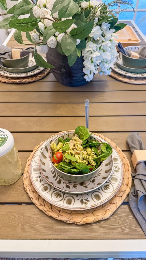 Instagram post by @chelsealizgreer for Gardencup. Caption reads: [...] #affiliate These yummy meals are from....