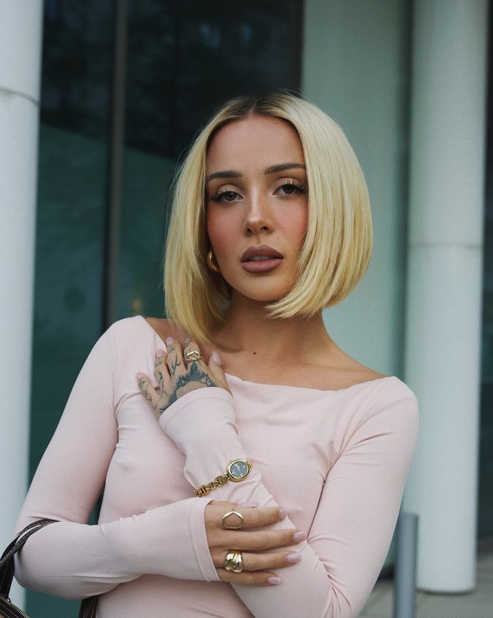 Instagram post by @alicia.isa.belle for GUESS Watches. Caption reads: [...] watch as a perfect accessoire ✨....