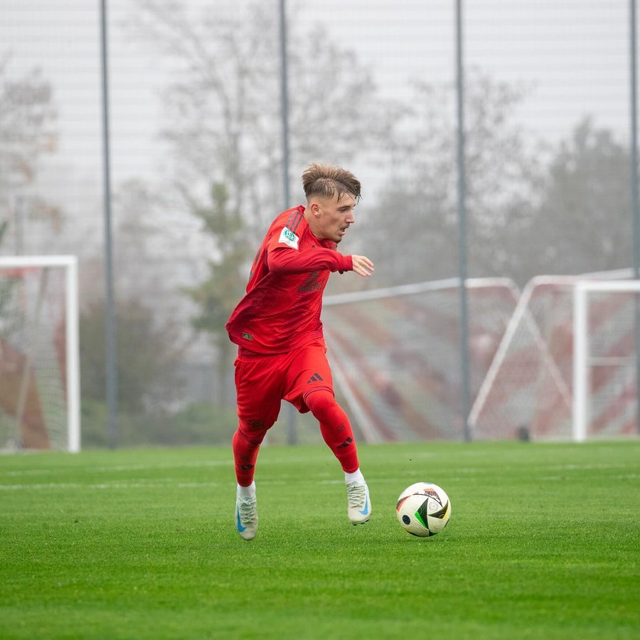Instagram post by @lennart_kl10 for Nike. Caption reads: Next Win💨 2⚽️2🅰️ #fcbayern #win #10 #goal.