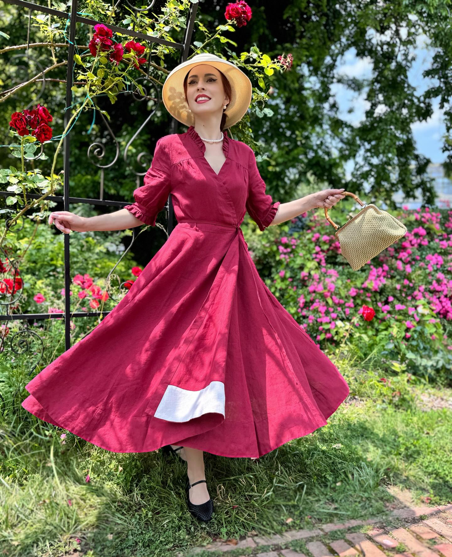 Instagram post by @mireladumitrescu1 for Son de Flor. Caption reads: 𝐃𝐚𝐫𝐜𝐲 𝐃𝐫𝐞𝐬𝐬, 𝐒𝐡𝐨𝐫𝐭 𝐒𝐥𝐞𝐞𝐯𝐞🌺....