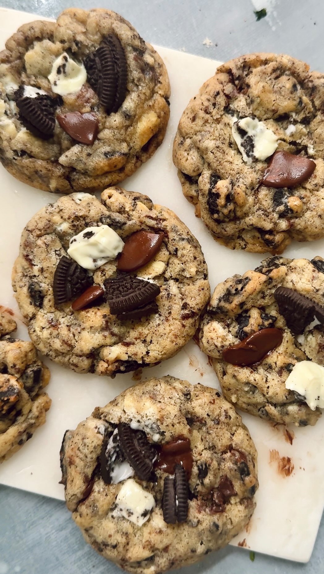 Instagram post by @zainebsoven for Milka. Caption reads: These Cookies and Cream Cookies Recipe is perfect....