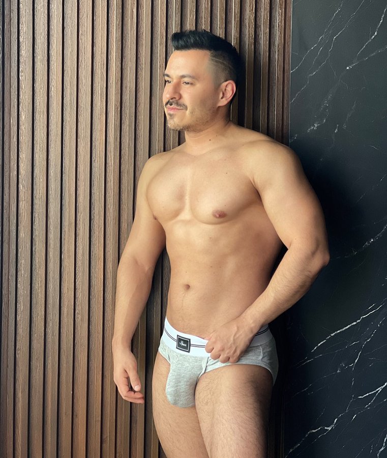 Instagram post by an influencer for The Pack Underwear. Caption reads: Sunday funday @thepackunderwear_ #fitguys #getfit....