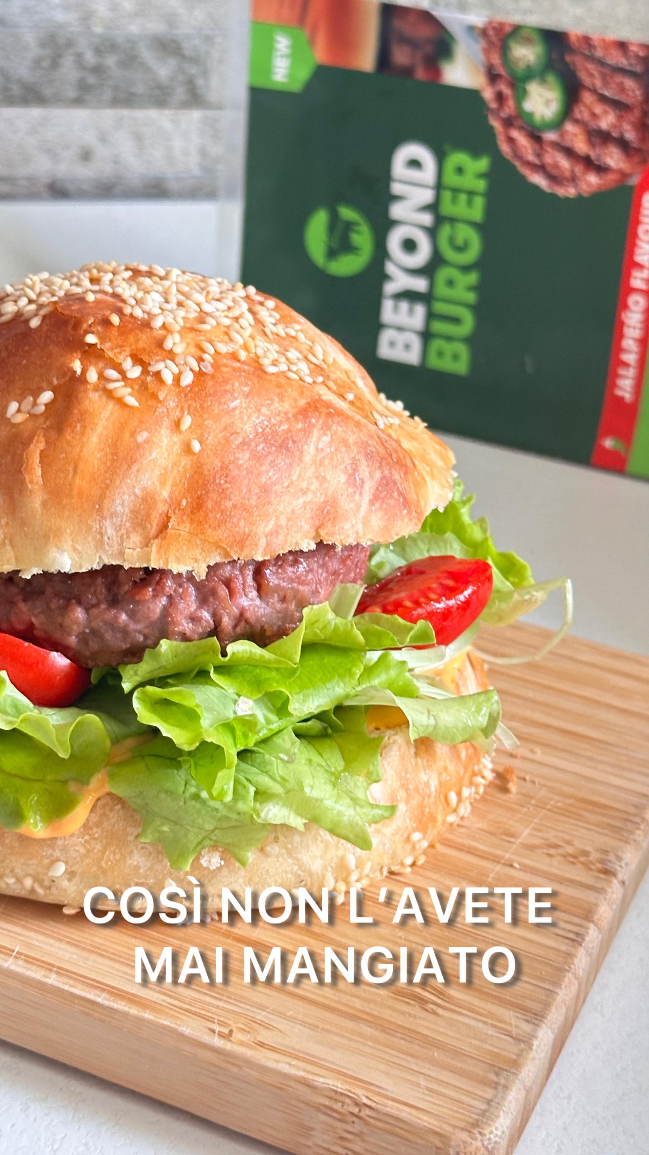 Instagram post by @caterinacaramelli for Beyond Meat. Caption reads: PER LA SERIE: non solo dolci, perché qualcosa sei....