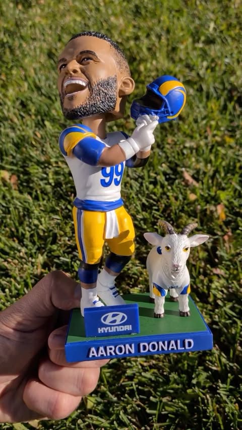 Instagram post by @losramcheros for Hyundai. Caption reads: [...] @nflmx @sofistadium - Presented by @hyundai....