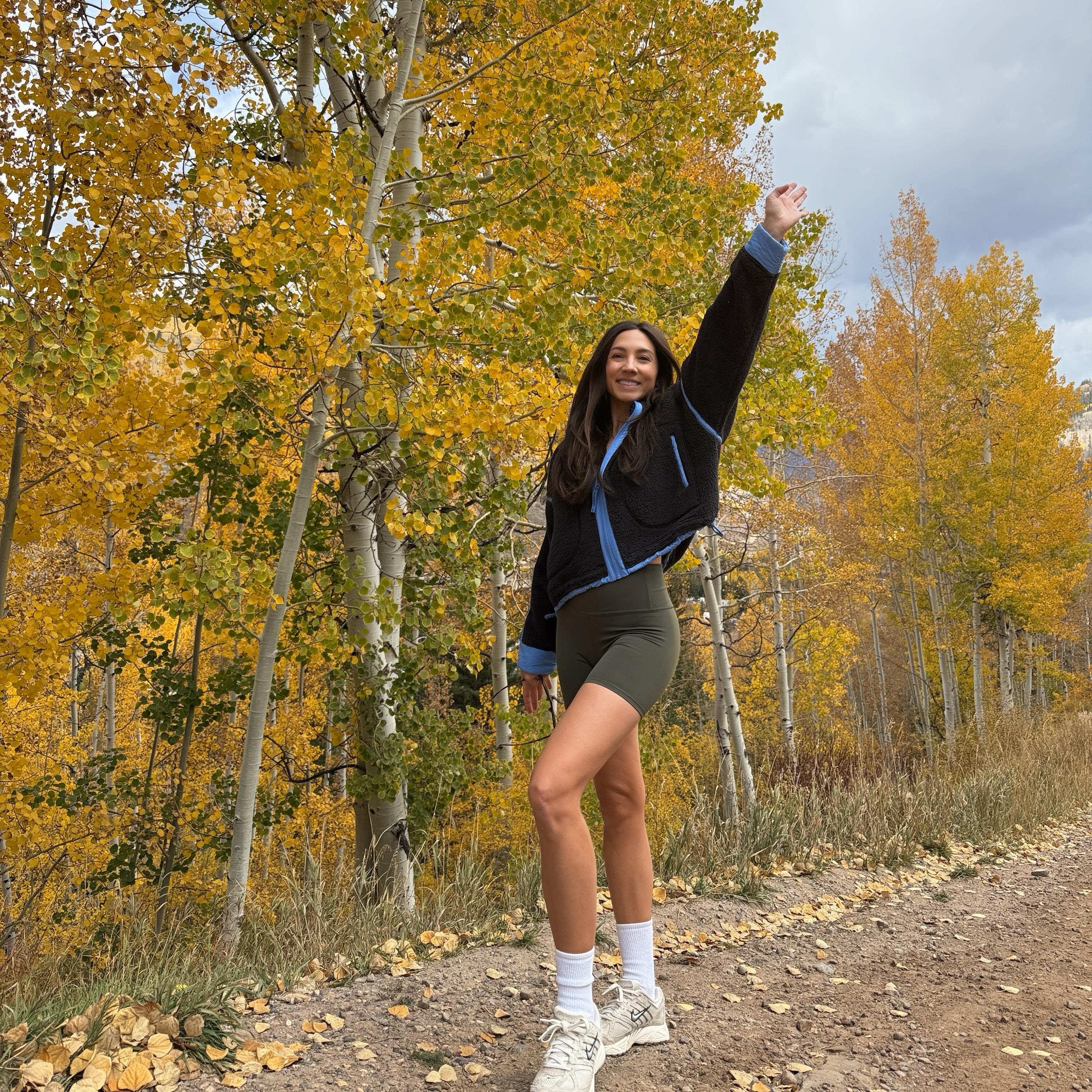 Instagram post by @coloradomomstyle for Wantable. Caption reads: [...] 🤎🍂 Wearing my active set from @wantable....