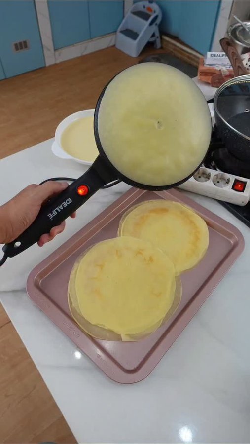 Instagram post by @bytehyun for idealifeonline. Caption reads: Cetakan Kulit Risol Listrik Super Praktis dan....