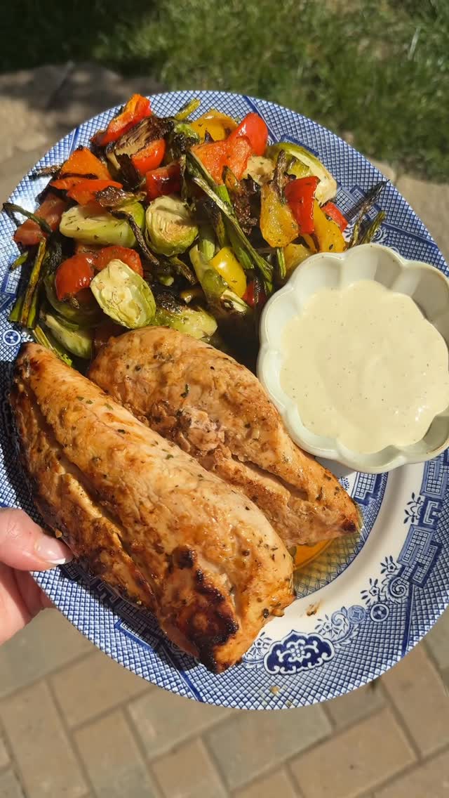 Instagram post by @healthylittlepeach for Ziploc. Caption reads: Prep faster. Grill better🔥#ad Prepping veggies in....