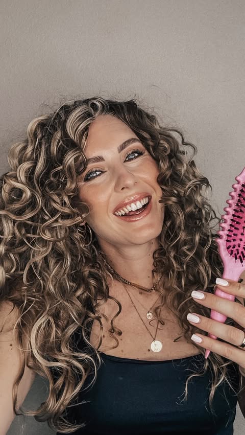 Instagram post by @curlykiet for BounceCurl. Caption reads: OMG you need to see this! Awesome discount....