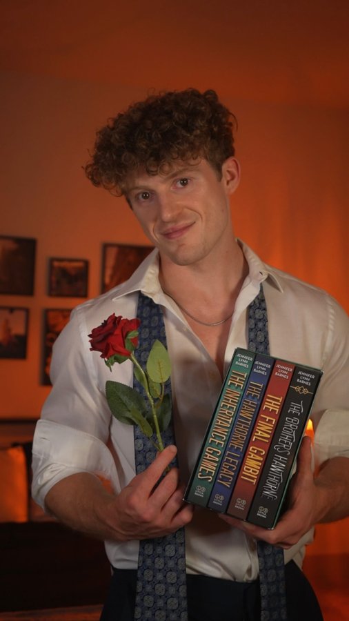 Instagram post by @radmartin_ for Amazon Books. Caption reads: Send this to your favorite reader <3 @amazonbooks....