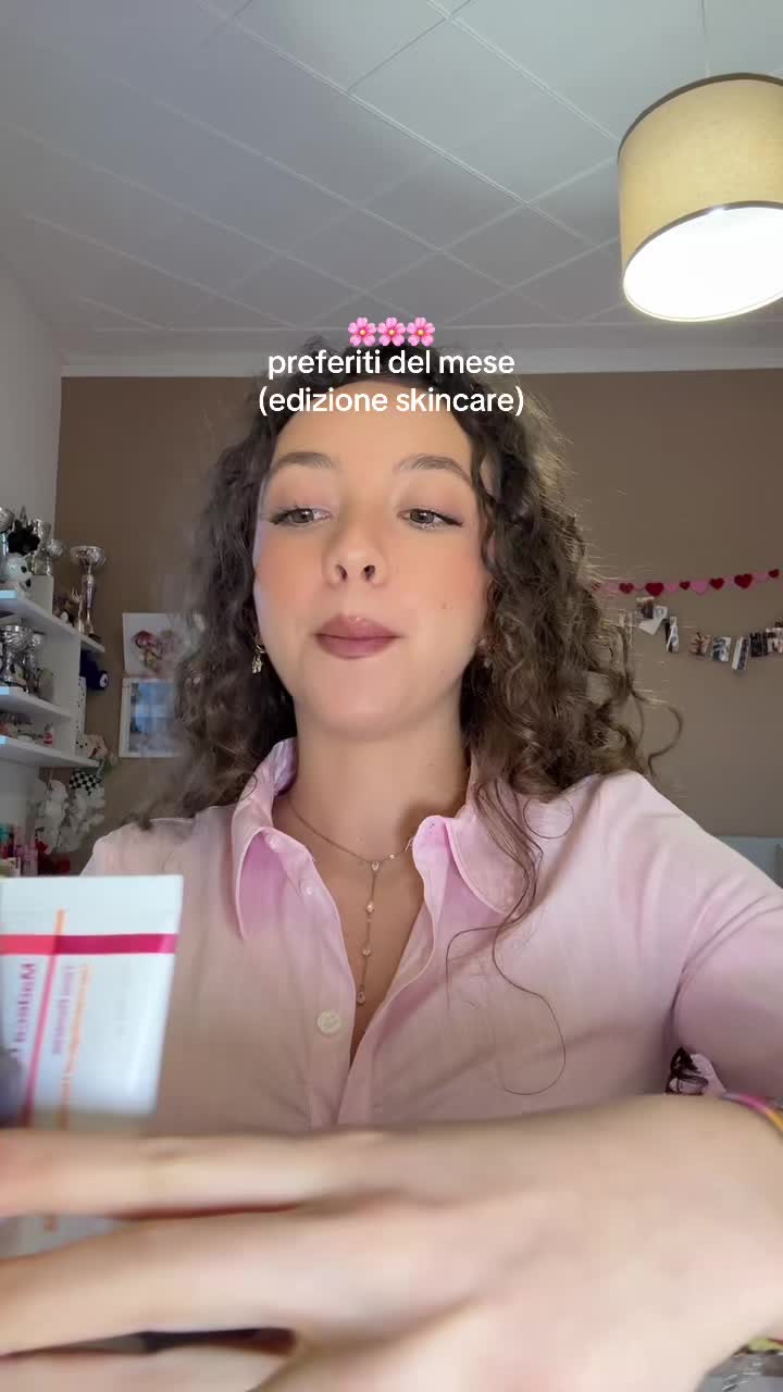 TikTok post by @carolaapalestro for garnieritalia. Caption reads: [...] nelle bozze da un mese AHAHA pardon....