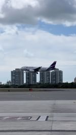 Instagram post by @spottersbrasil for LATAM Airlines. Caption reads: Pouso macio do Airbus A319 no aeroporto de....