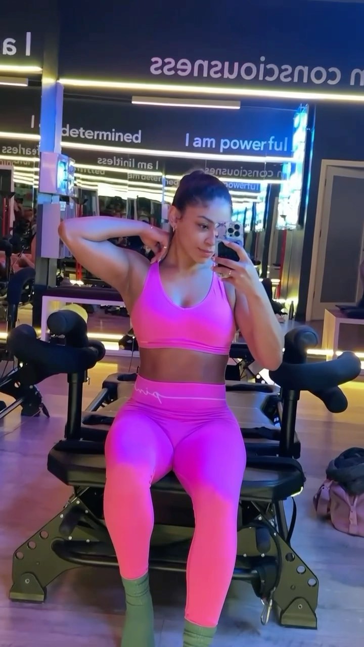 Instagram post by @jasmeannnn for vspink. Caption reads: When I show up to my workouts I’m showing up....