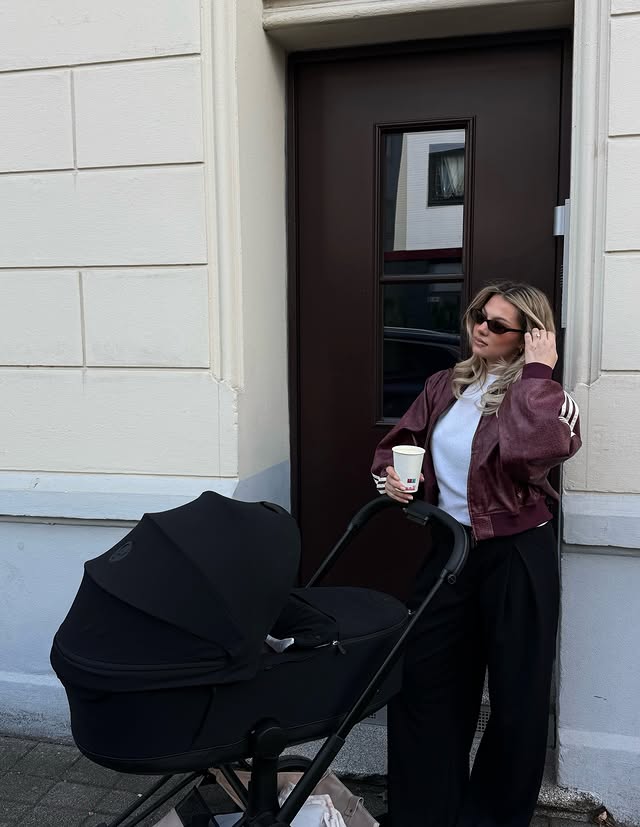 Instagram post by @louyourboo for CYBEX. Caption reads: [...] town @kaffeeamkuhlenwall Babygirl‘s Whip....