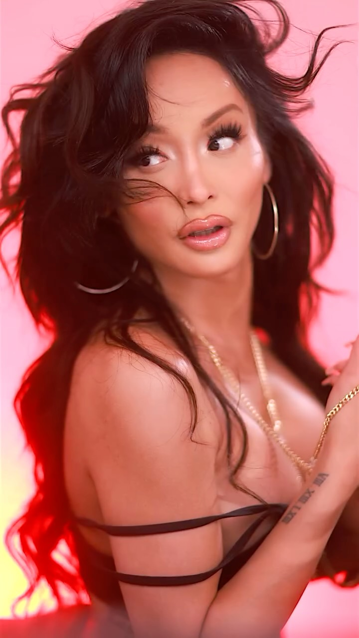 Instagram post by @kamillanichole for Aputure. Caption reads: 8K and NEW BEAUTY LIGHTING @aputure.lighting....