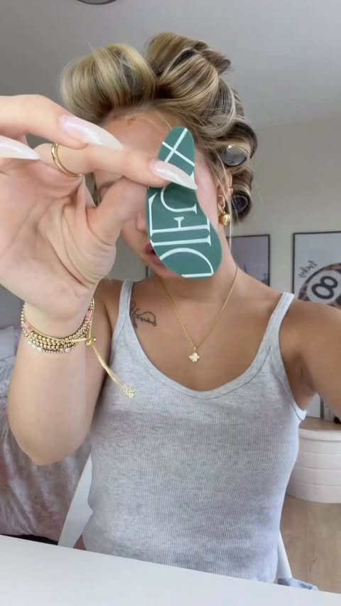 Instagram post by @hopeeclarke for Dieuxskin. Caption reads: [...] #selfcare #skincare #honestreview #girls....