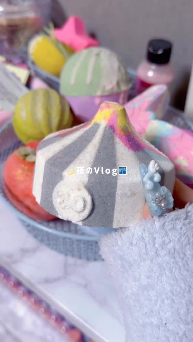 Instagram post by @h_m_cosme for Cosme Kitchen コスメキッチン. Caption reads: 夜のVlog🕯✨

今日使ったスキンケア達は金木犀の香りが好きな方に特におすすめだよ〜✨️私も金木....