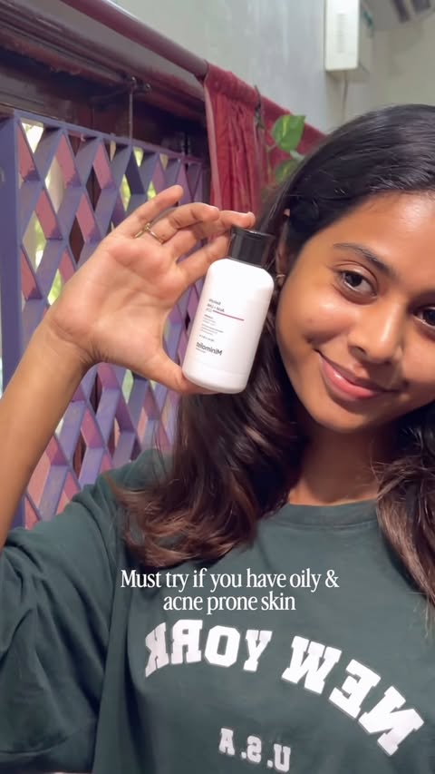 Instagram post by @anu.hateseverything for Minimalist. Caption reads: comment for link🔗 #ad #beminimalist....