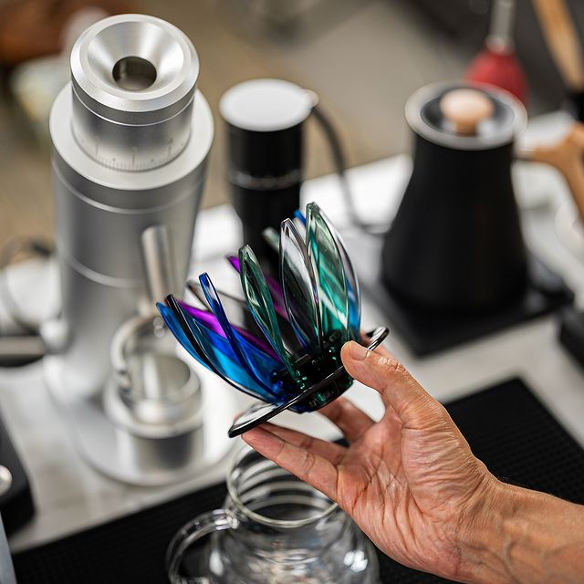 Instagram post by @har00nzcoffee for HARIO. Caption reads: [...] a cup of coffee 😌
.
Coffee @lmtd.coffees....