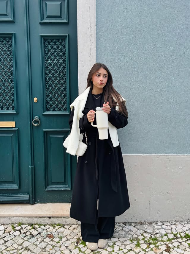 Instagram post by @leonor.fernandesss for BERSHKA. Caption reads: @bershka #pub #bershkastyle.