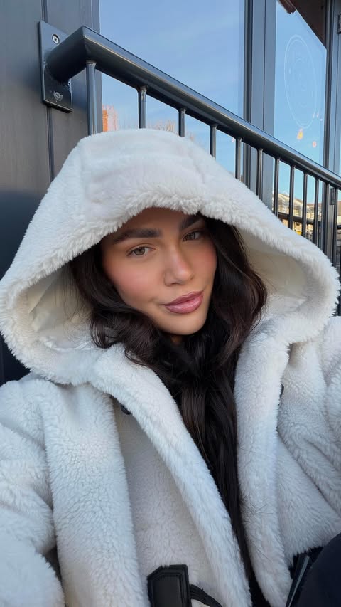 Instagram post by @annamayrobey for TATTI LASHES. Caption reads: @tatti_lashes Main Black Friday sale is here with....