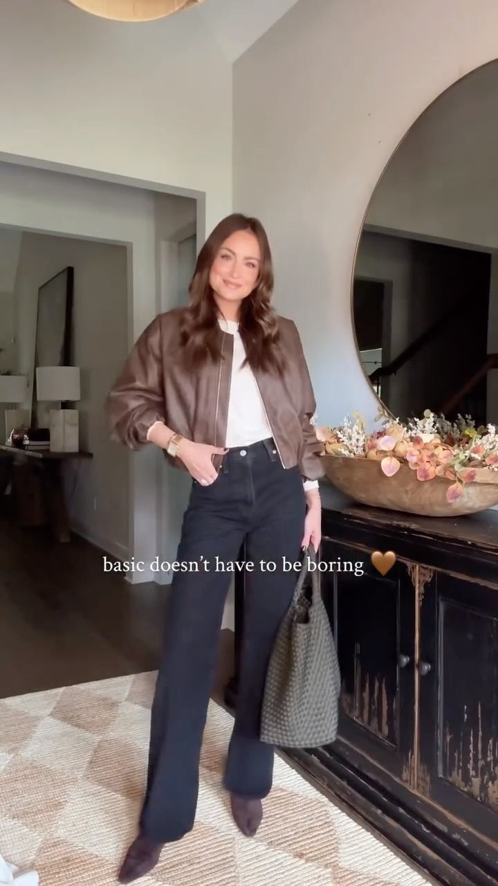 Instagram post by @taylormcassidy for Sam Edelman. Caption reads: Basic never boring ✌🏻 comment SHOP for links 🔗....