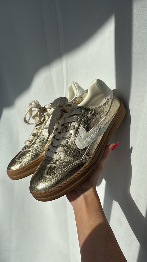 Instagram post by @kristina.damours for callitspring. Caption reads: Style ces pépites @callitspring avec moi✨ trop....