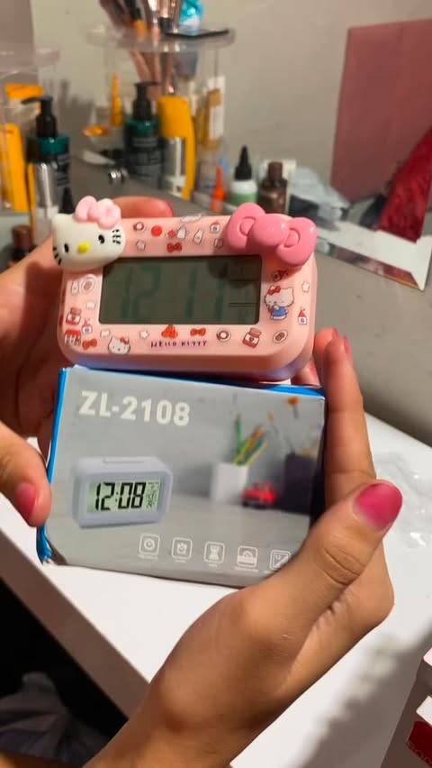 Instagram post by @mel.llua for Shopee. Caption reads: Eu ameii d+++ 🥹🥹🤏🏼
Apunhador —> ID:....