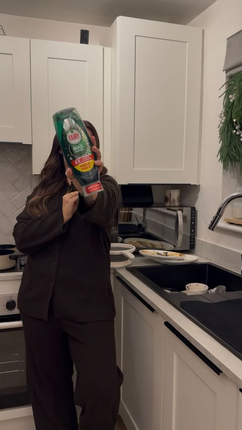 Instagram post by @cleaningwithdanielled for SuperSavvyMe. Caption reads: Post roast clean ups can be so daunting can’t....