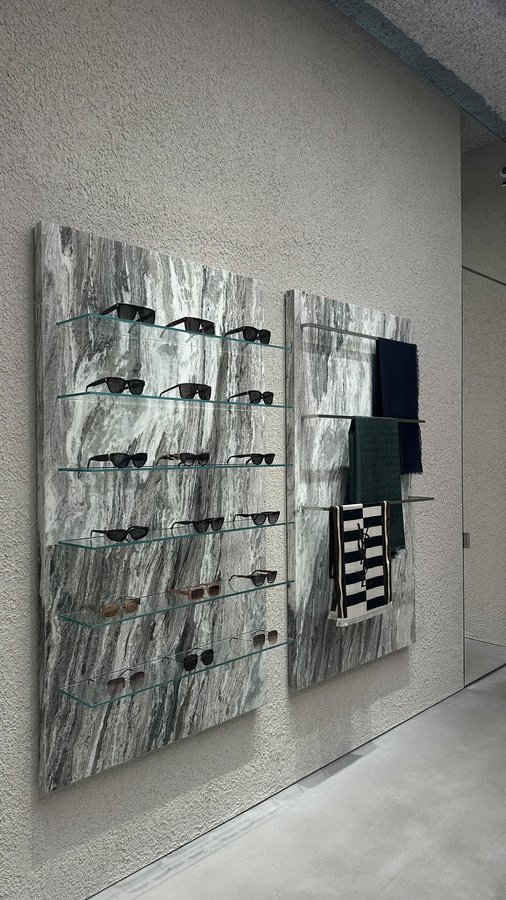 Instagram post by @ella_squire for Frank Body. Caption reads: Say bye bye to dry skin with @frank_bod! 

Use my....