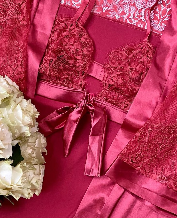 Instagram post by @runwayredla for Mentionables. Caption reads: Have you tried @mentionables before? ❤️🔥 Lingerie....