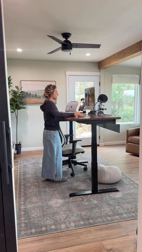 Instagram post by @hannahshappyhome for The Home Depot. Caption reads: A retractable screen is such an amazing option if....