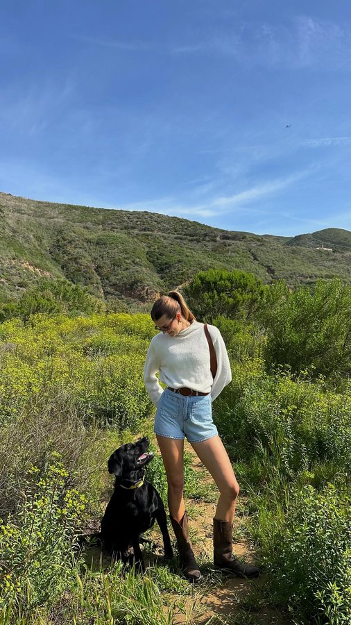 Instagram post by @styledsara for Rolla's Jeans. Caption reads: it’s shorts season 🌻 !!! @rollasjeans @revolve....