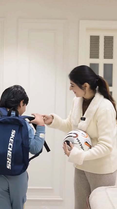 Instagram post by @mansirajani85 for GRITZO. Caption reads: [...] why it’s Mansi Rajani Approved....