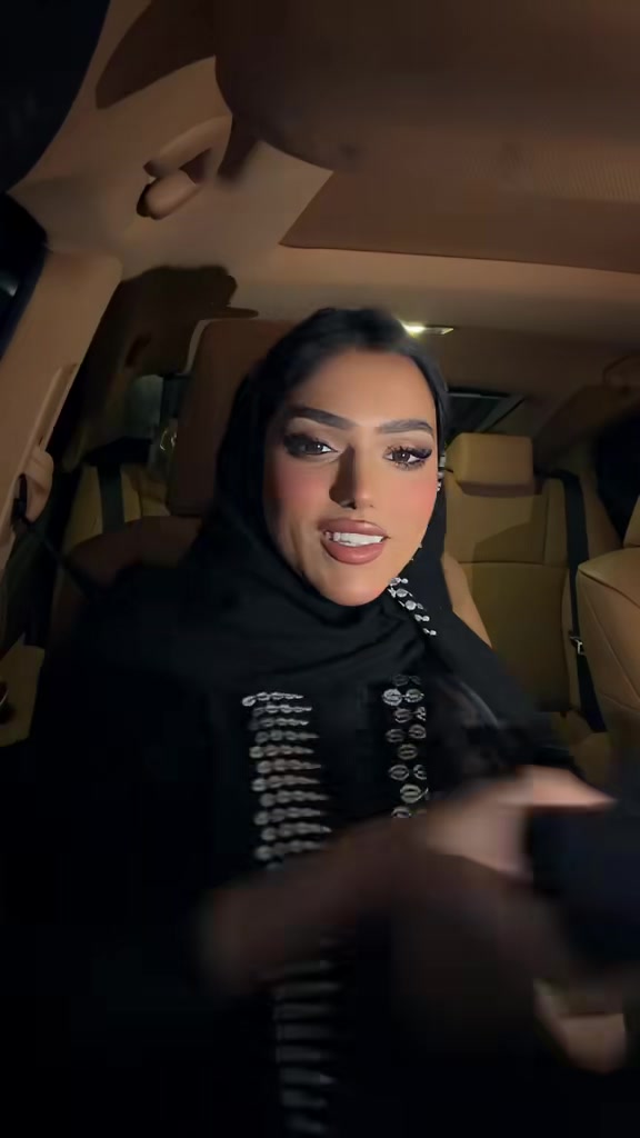 TikTok post by @lkclz for Option B. Caption reads: @اوبشن بي AD.