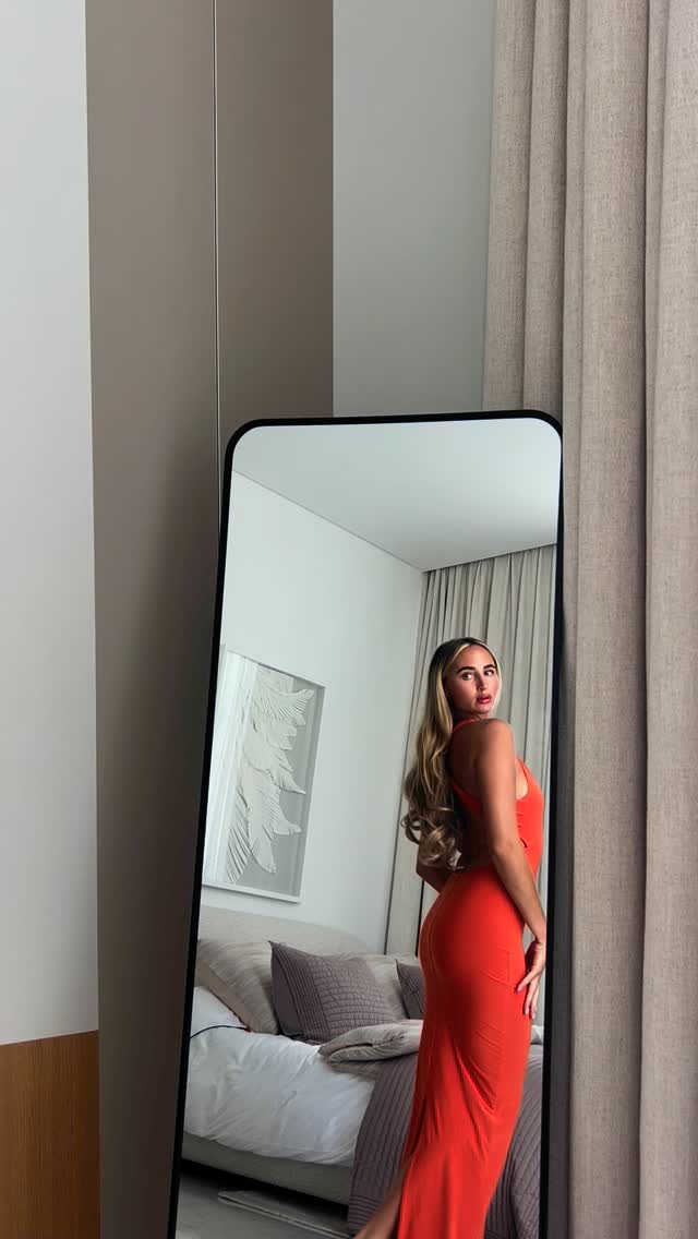 Instagram post by @izabellapenmanx for Missy Empire. Caption reads: 🧡🍊🟠

#missyempire #gifted #missygirls.