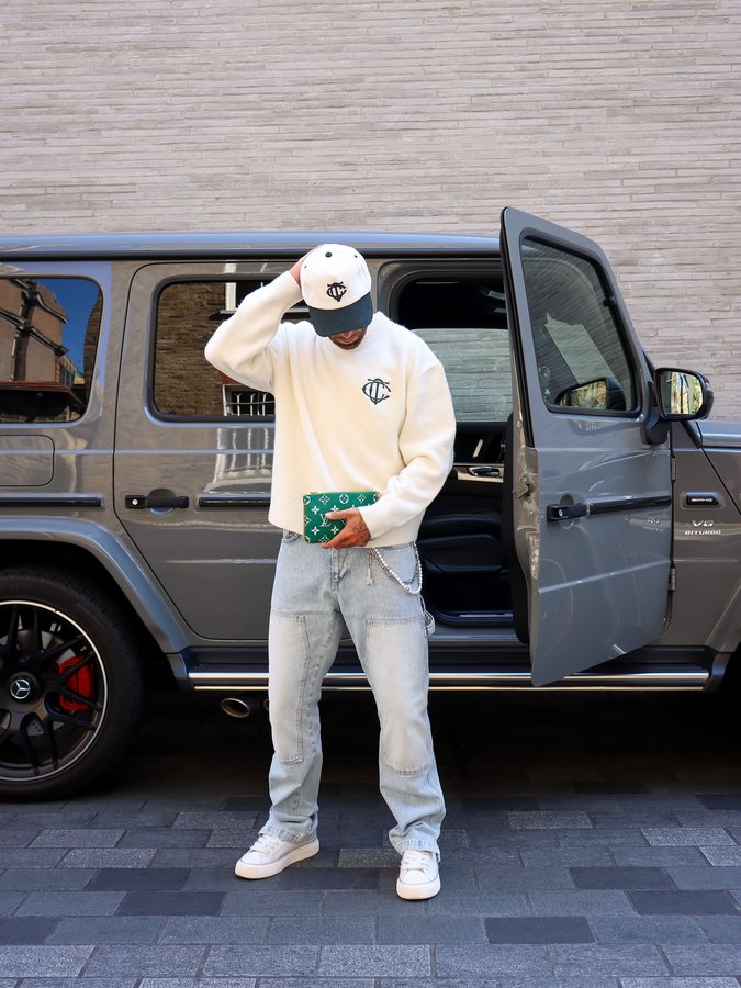 Instagram post by @rossi.campbell for The Couture Club. Caption reads: [...] creates the view 🇬🇧
> Full outfit....