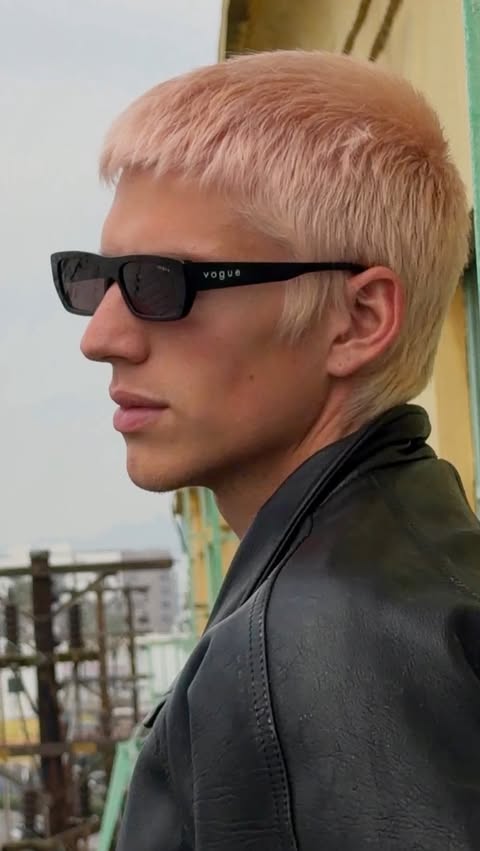 Instagram post by @robertgigs for Vogue Eyewear. Caption reads: how i style my @vogueeyewear sunglasses....