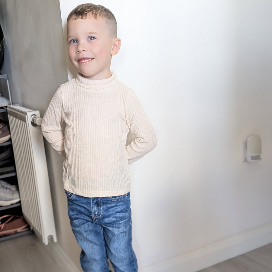 Instagram post by @vanessa93_x for PatPat. Caption reads: New season, new denim 👖💙 Loving the comfort +....