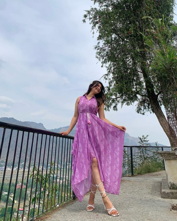 Instagram post by @thesnowstar_ for Viral Pitch. Caption reads: Smelling and feeling like lavender 💟
Wearing....