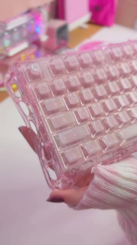 Instagram post by @daizedreams for GravaStar. Caption reads: [...] keyboard was sent to me by my sponsor....