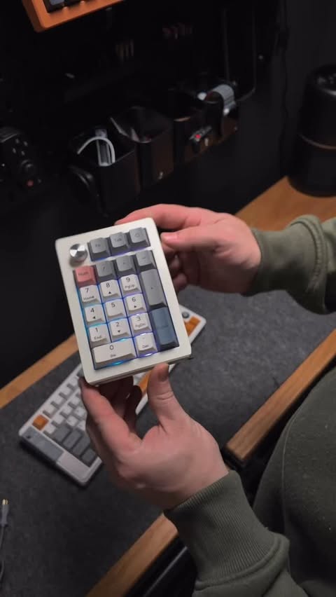 Instagram post by @setup_dad for Epomaker. Caption reads: [...] for speed. 🎮 EK21 for control. ✍️

Epomaker....