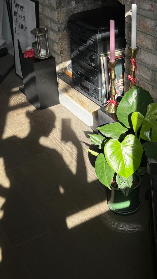 Instagram post by @_wearwhatworks for Philip Kingsley. Caption reads: me running 🤝🏻 hair mask !!! my favourite weekly....