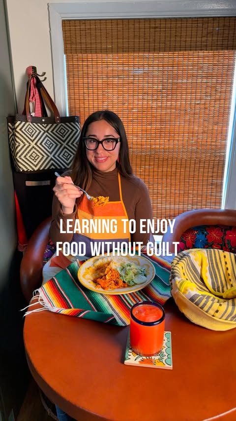 Instagram post by @cooking_with_daisy_ for Audible. Caption reads: [...] to the audiobook “Comer Sin Culpa” on....