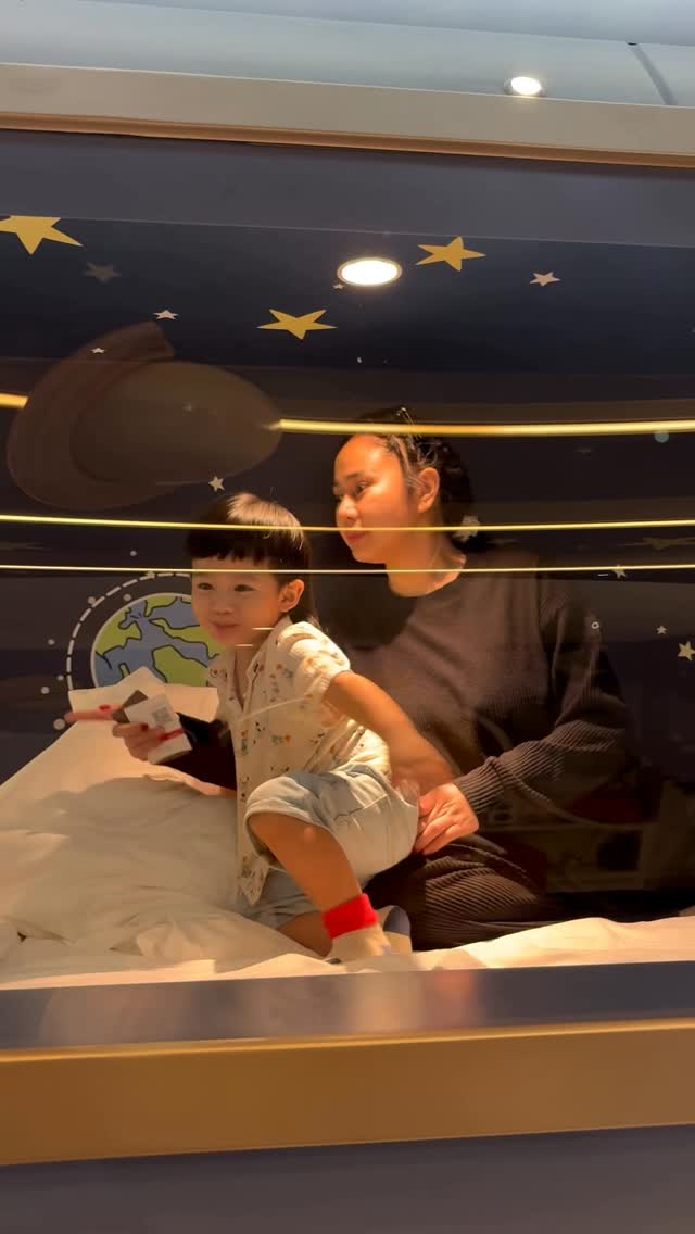 Instagram post by @denisechariesta91 for Hyatt. Caption reads: Review kamar orang kaya 20 jeti.